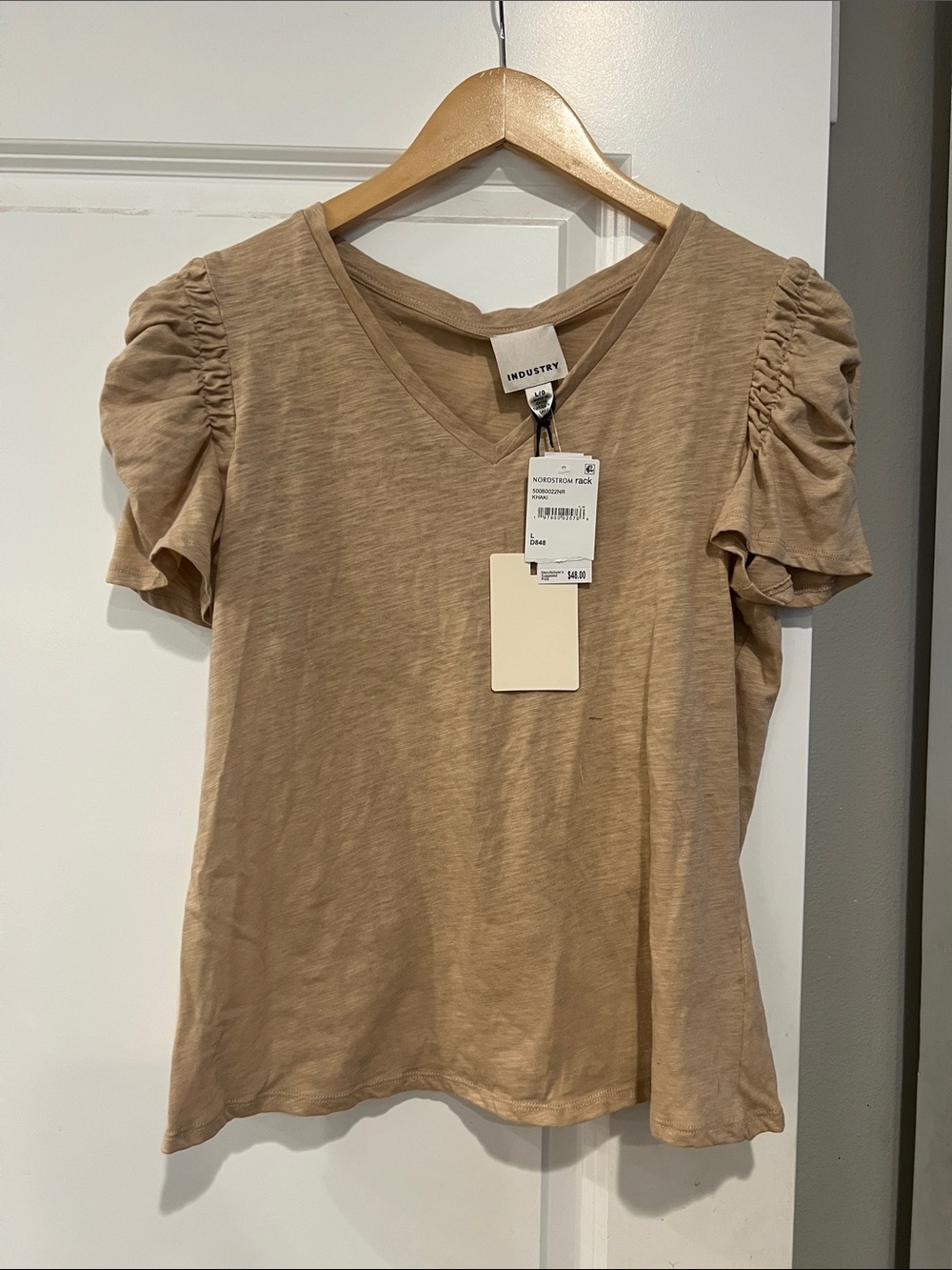 INDUSTRY Puff Sleeve V-Neck Tee in Taupe